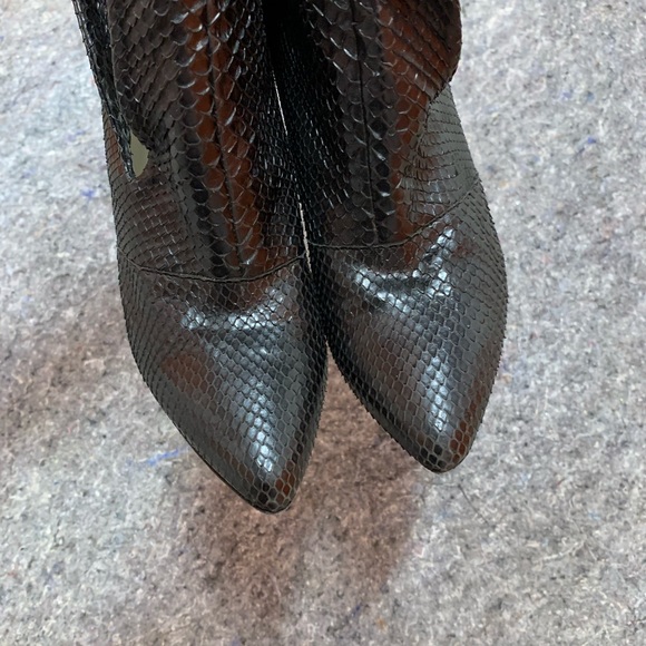 Sigerson Morrison black snake embossed leather stiletto booties 7.5 - Picture 5 of 11
